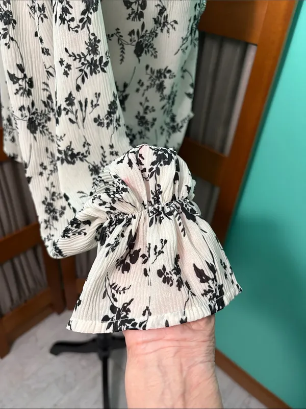 Lulu's Black & White Floral Ruffle V-Neck Blouse - Image 6