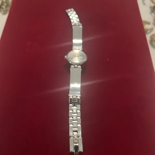 Vintage Gruen Silver Mother of Pearl Ladies Watch - Image 4