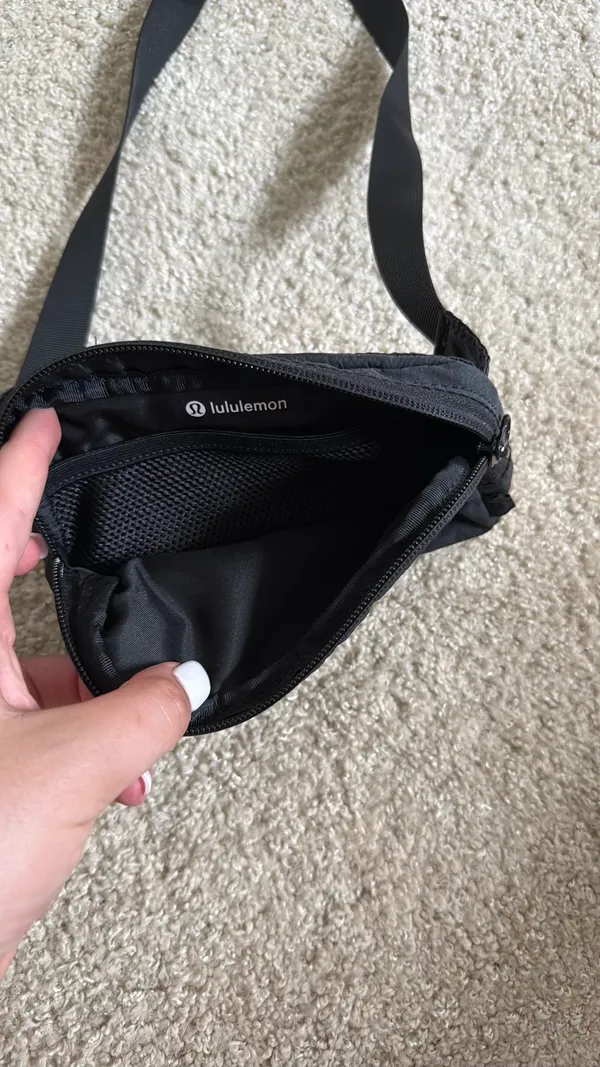 Lululemon Fanny Pack Crossbody black - Image 2