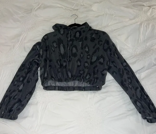 Le lis Pullover Hoodie - Image 2