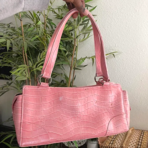 2000s Pink crocodile print faux leather shoulder baguette hand bag purse #fairycore - Image 2