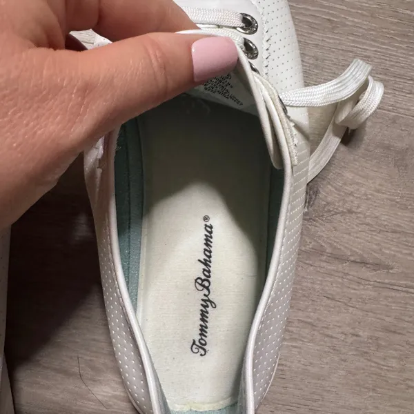 Tommy Bahama Womens White Perforated Scalloped Low Top Sneakers Size 8.5 - Image 8