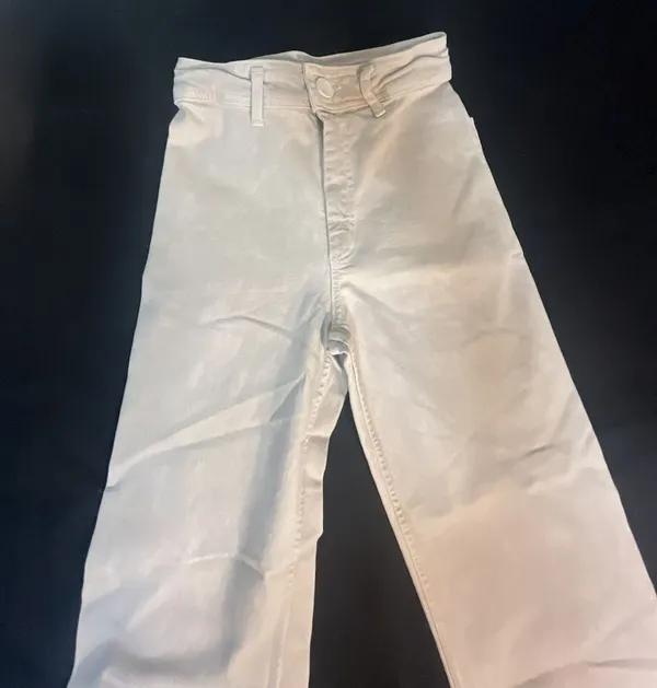 Zara High-Waisted Wide-Leg Raw Hem Jeans in Cream - Image 3