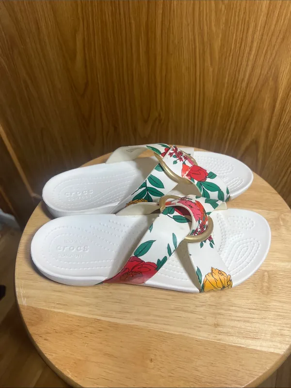 CROCS White Floral Slide Sandals with Gold Ring - Image 4