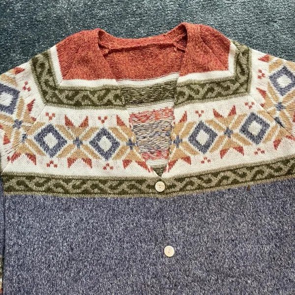 Unbranded Women's XL Multicolor Patterned Fair Isle V-Neck Big Button Cardigan - Image 2
