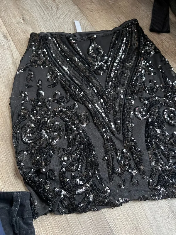 Lucy In The Sky sequin mini skirt size small - Image 4
