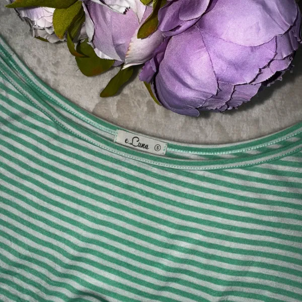 Boutique Green and White Off-the-Shoulder Top - Image 13
