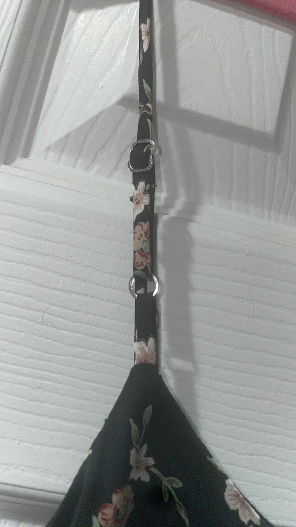 Honey Punch NWOT FLORAL SATIN CAMISOLE TOP Black floral printed sleeveless top - Image 4