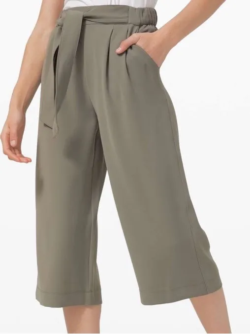 EUC Lululemon Noir Crop Pants Sage Grey Size 6 - Image 2