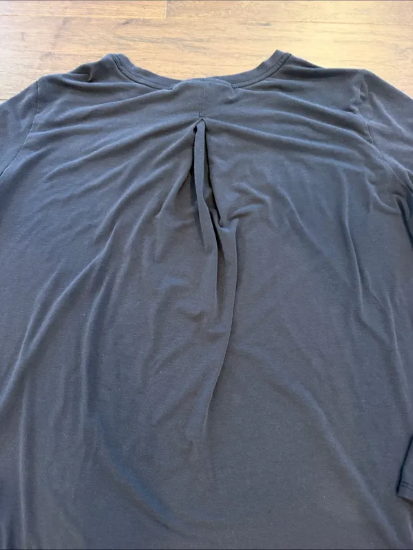 Athleta Gray Long Sleeve Crewneck Tee Size Large - C30-115 - Image 6