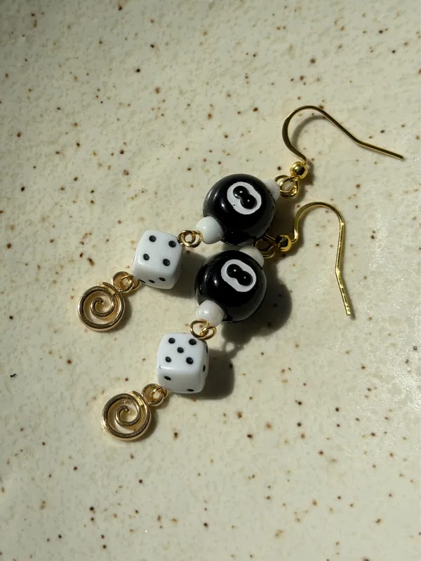 Handmade y2k funky grunge 8 ball dice swirl dangle earrings 🎲🖤💕 - Image 5