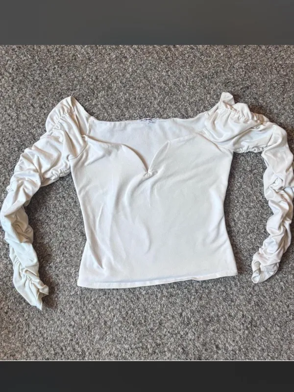 Off-Shoulder Sweetheart Neck Top - Image 3