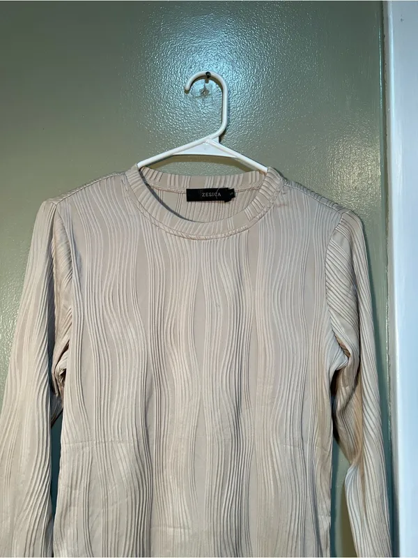 Zesica Women's Size Small Long Sleeve Top Crewneck Beige Ribbed Textured Stretch - Image 4