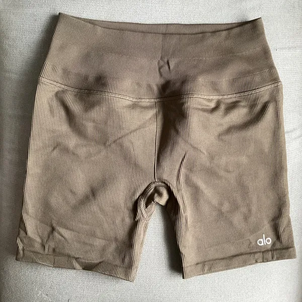 Alo Yoga 5" Seamless Ribbed Favorite Short Lignt Cocoa S - Image 2