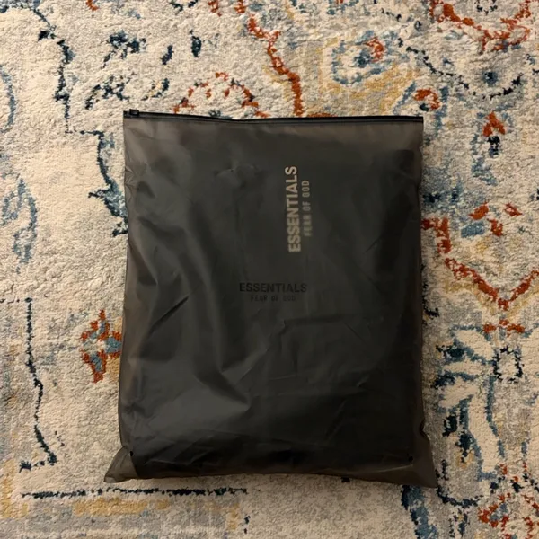 Essentials fear of god hoodie black size large - Image 5