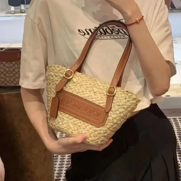 coach Structured Tote 16 cj638 - Image 6