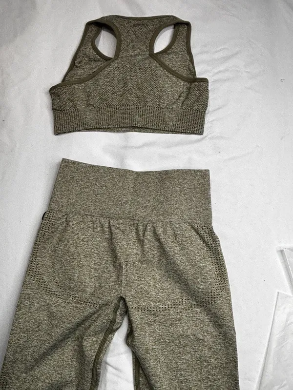 LILIAS Active The Signature Collection Seamless 2-Piece Workout Set Medium Khaki - Image 2