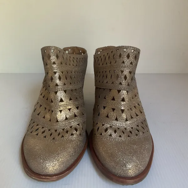 Steve Madden Women’s Gold Cutout Leather Mules Block Heel Size 6.5 - Image 3