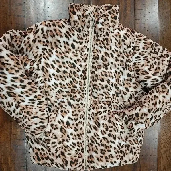 GB women's puffer jacket leopard print size M New - Image 4