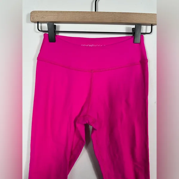 Beyond Yoga Pink High Rise Leggings‎ Size Small Cropped Yoga Activewear - Image 6