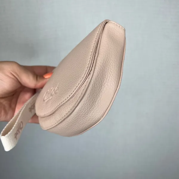 Chloé Parfum Blush Pink Pebbled Vegan Leather Wristlet Pouch Saddle Bag Logo - Image 2