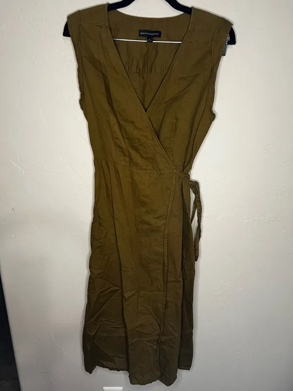 Banana Republic Linen Blend Olive Green Cap‎ Sleeve Wrap Dress - Image 2