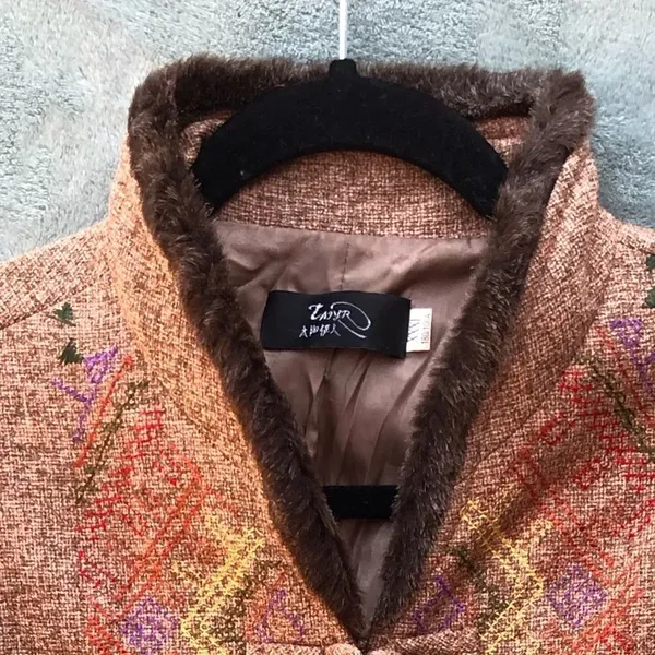 Vintage‎ Coat With Embroidery Fur Collar - Image 9