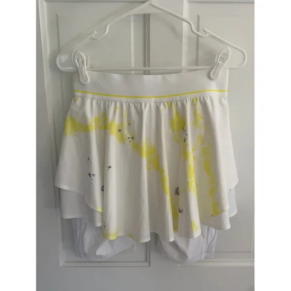 Lululemon Court Rival HR Skirt Extended Liner Electric Lemon Size 6 - Image 4