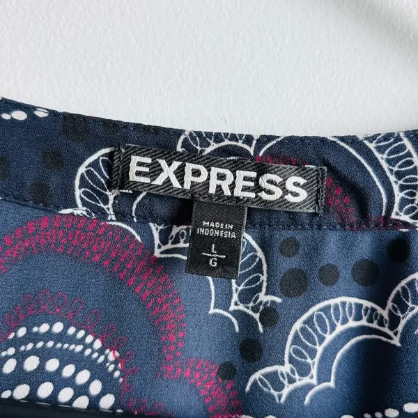 Express Women’s Top Size Large Navy Blue Geometric Pattern 3/4 Sleeve Blouse - Image 6