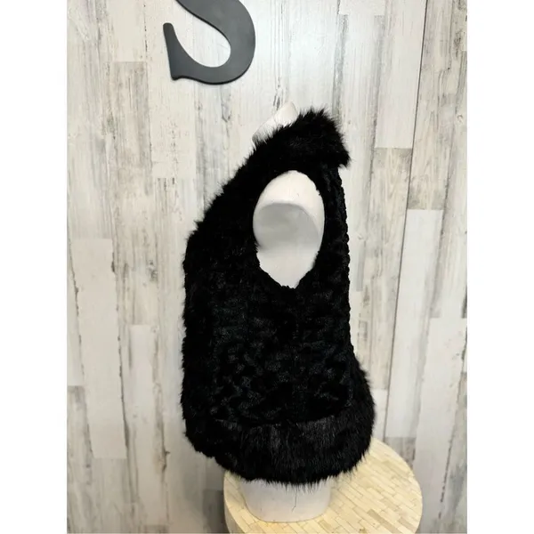 Black Faux Fur Vest Women’s Small – Soft Plush Texture, Warm Lined, Zipper Closu - Image 4