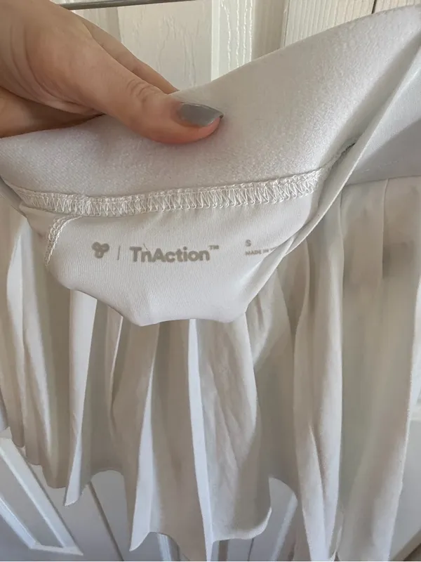 Aritzia TNAction Skater Skirt White Size Small - Image 3