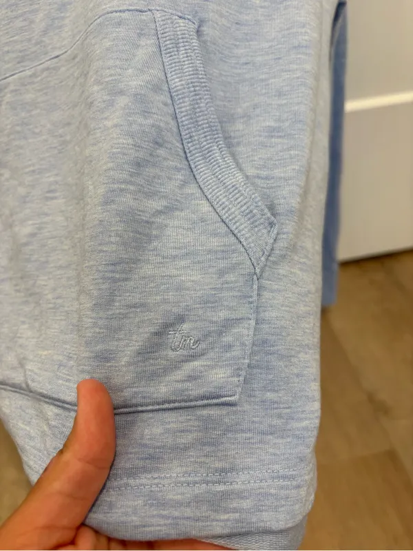 Travis Mathew Skyloft Soft Hoodie Size Small - Image 4