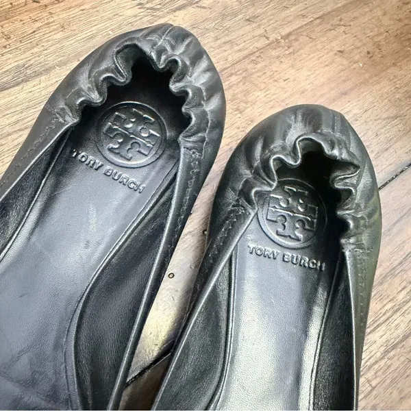 Tory Burch Black Leather Logo Reva Ballet Flats with Silver Emblem Discs - Image 7
