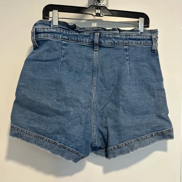 Abercrombie & Fitch Sz:32/14 Mall Brand high waited denim shorts ruffled waist. - Image 2