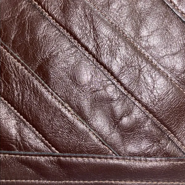 Source Unknown BROWN LEATHER VINTAGE HAND BAG DESIGN ON ONE SIDE ZIP MIDDLE POCKET INSIDE - Image 2