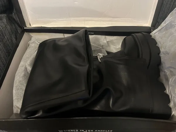 Akira Cape Robbin Caster Boots - Image 5