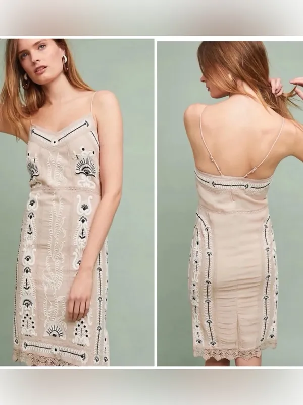 Maeve size med Beige Lace Embroidered Slip Dress with Black Accents - Image 2