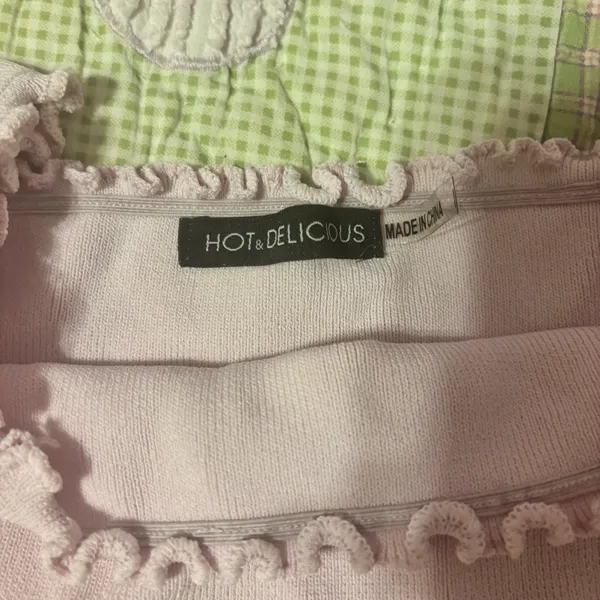 Light pink ruffle trim crop top - Image 2