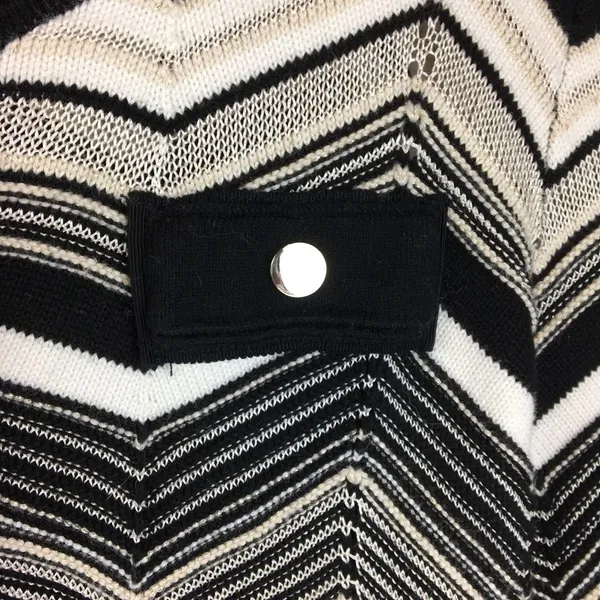 White House Chevron Print Hook Close Cropped Long Sleeve Knit Cardigan M - Image 4