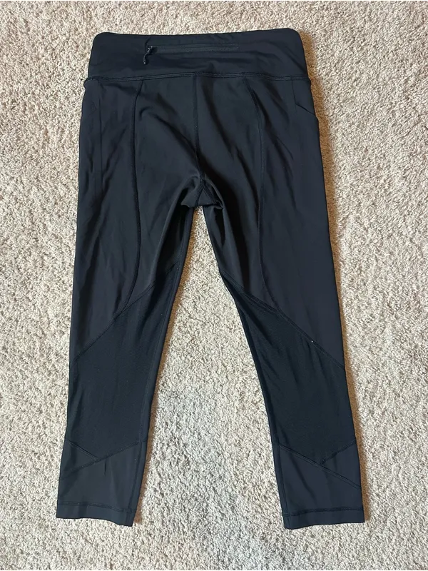 Lululemon Black Athletic Crop Leggings - Image 4