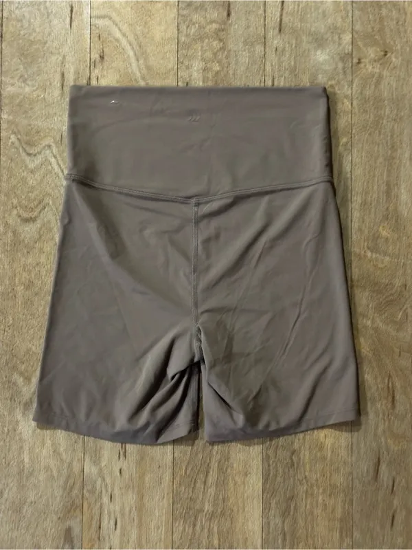 All In Motion Women's Biker Shorts Taupe Size Small - Image 3