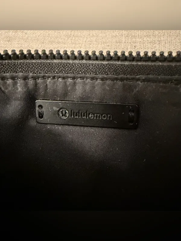 Lululemon Double Zipper Compartment Wristlet Black - Image 8