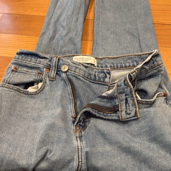Abercrombie & Fitch the ‘90sslim straight ultra high rise jeans 27/4XS. - Image 9