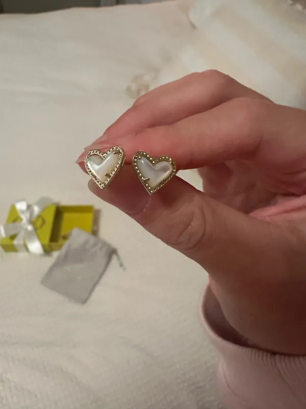 Kendra Scott Ari Gold Earrings Heart Studs - Image 2