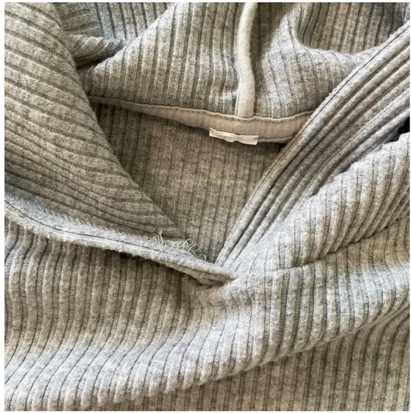 Alo Muse Yoga Sweatpants and sweatshirt set  - Image 5