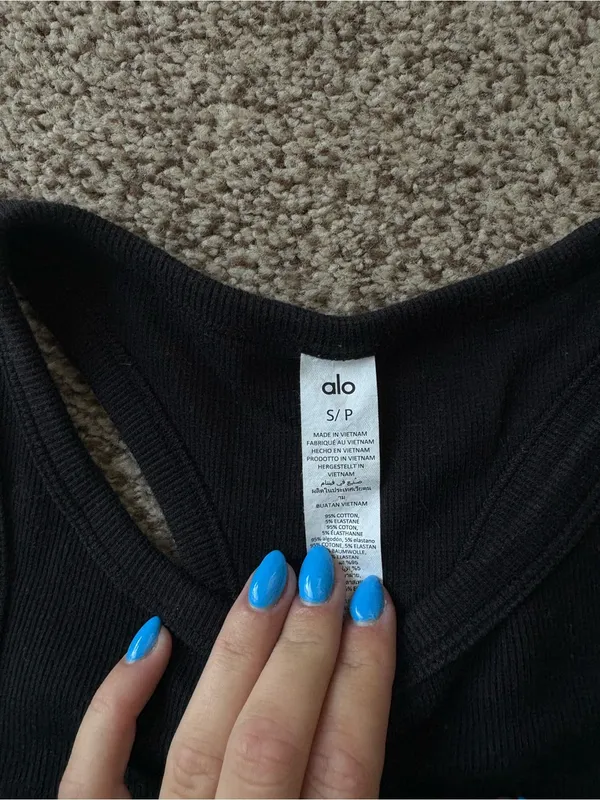 Alo Yoga Black Aspire Tank - Image 3