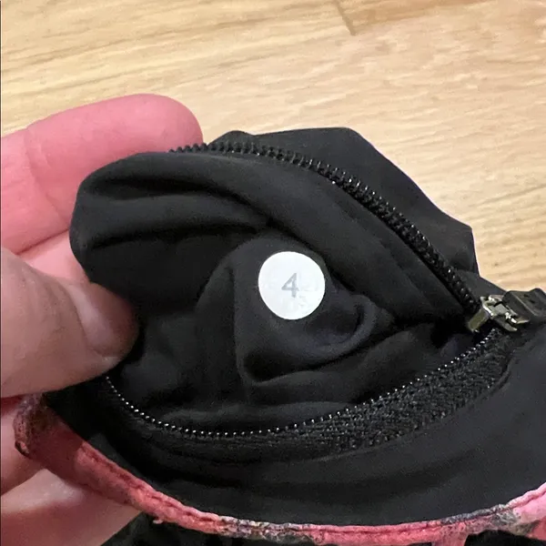 Lululemon Womens Tracker Short III Size 4‎ Black / Poppy Petals Berry Pink - Image 5