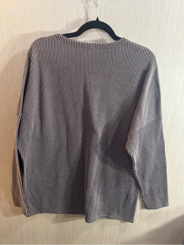 Women’s BiBi Brown V-Neck Relaxed Ribbed Sweater Size Large - Image 3