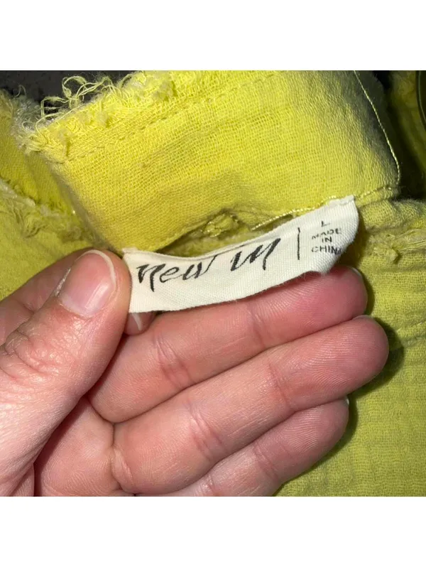 New in Yellow Size L - Image 3