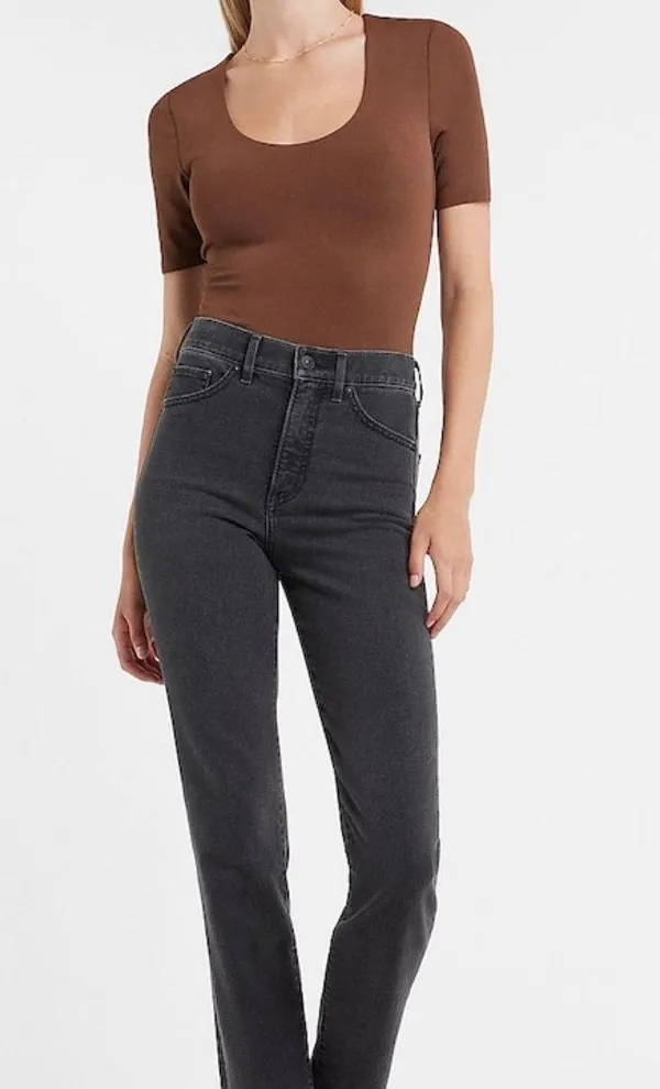 Express Brown Short Sleeve Scoop Neck Bodysuit - Image 2